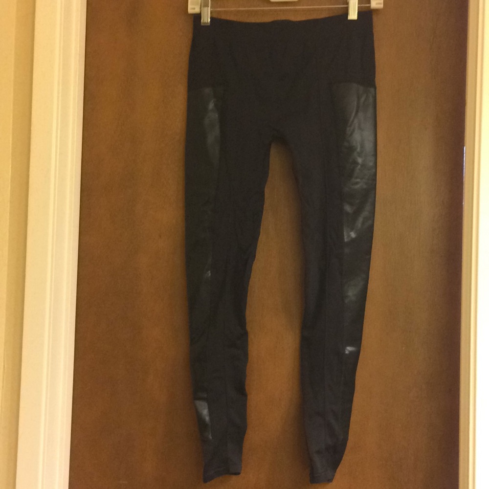 Cute black leggings nylon with shiny sides